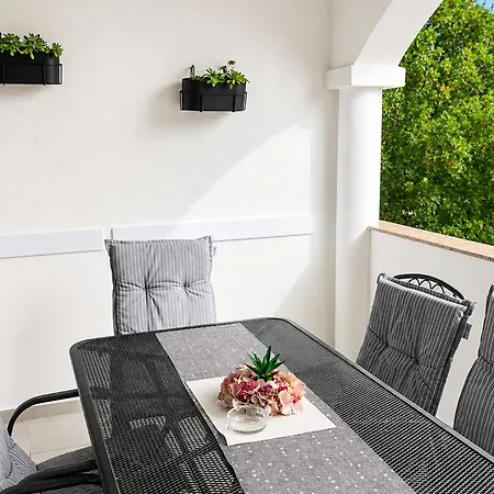 Stunning In Tribanj With Wifi Appartement *