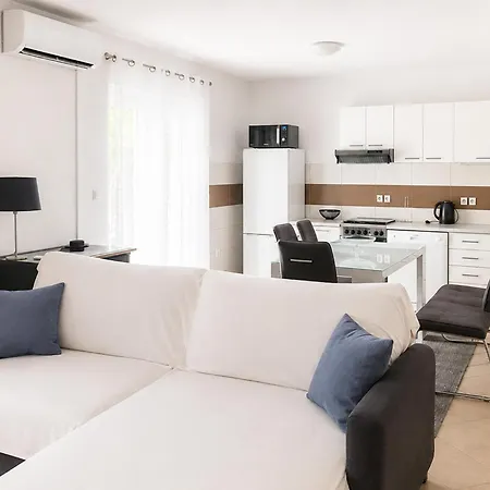 Appartamento Stunning In Tribanj With Wifi